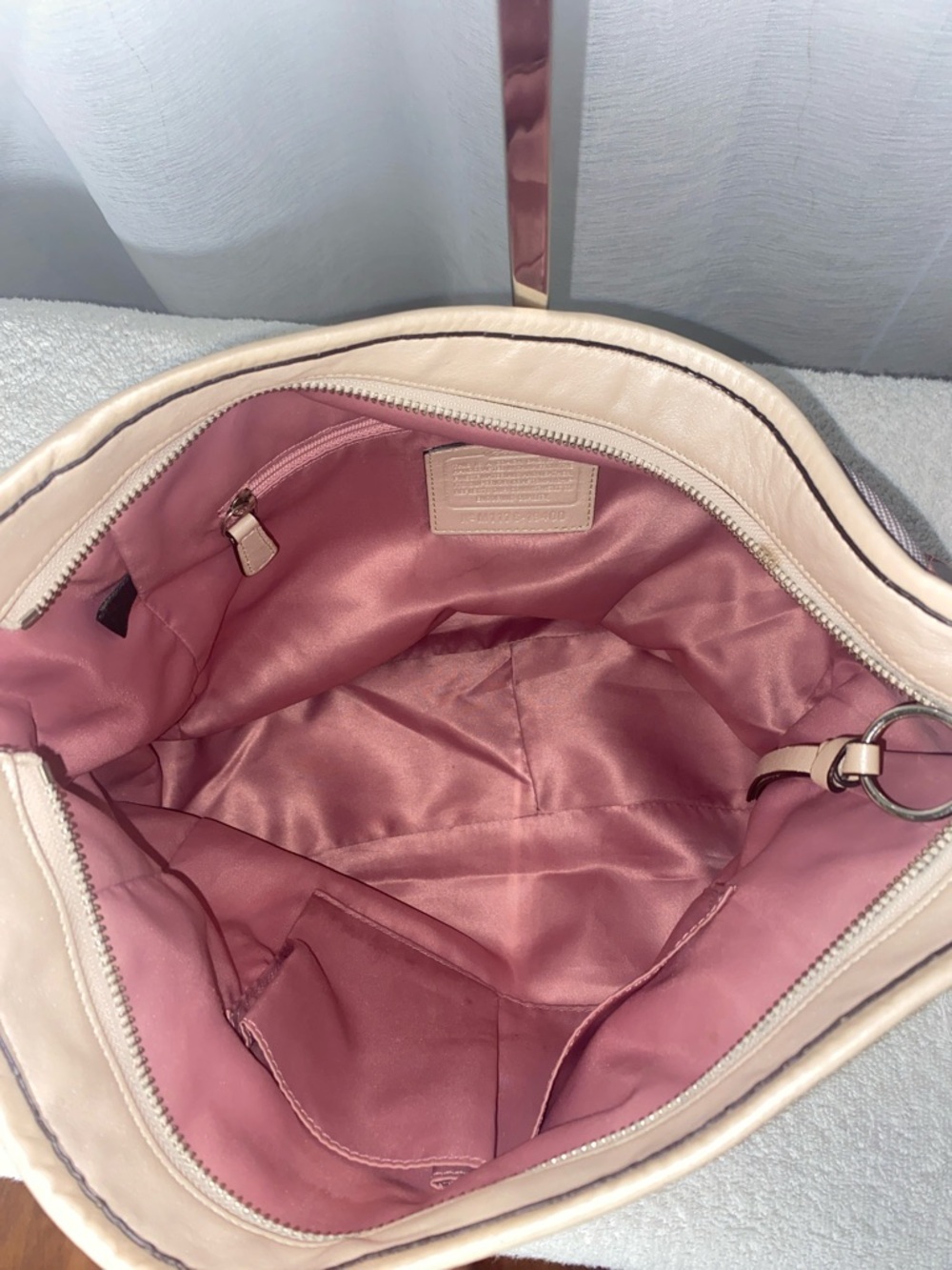 GUC Coach Chelsea Scarf Print Hobo Bag - Picture 7 of 9